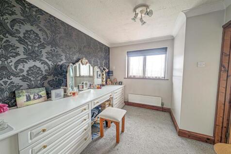 Bed 1 3 dressing room.jpg