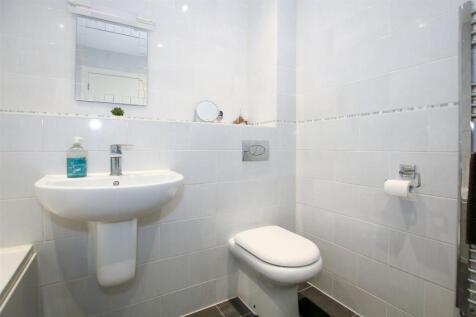 Bathroom 1.JPG