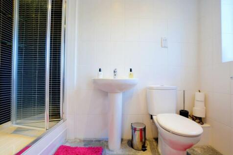 Ensuite Bed 2.jpeg