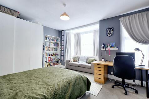 Bedroom 1_1.jpeg