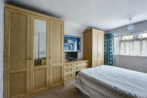Bedroom 1_1.jpeg
