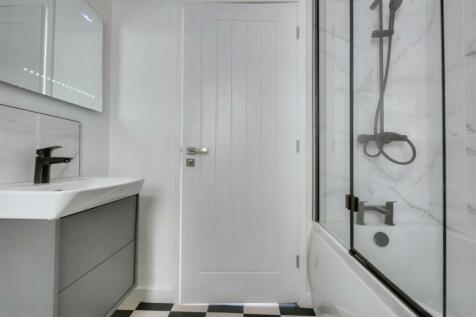 Bathroom_2.jpeg