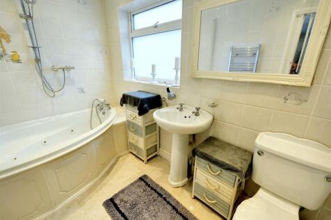 Bathroom_2.jpeg