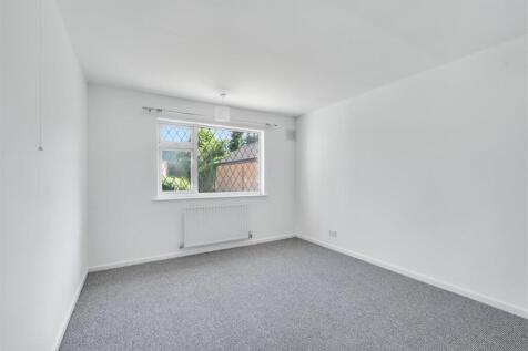 Bedroom 1_1.jpeg