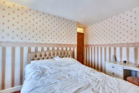 Bedroom 1_2.jpeg