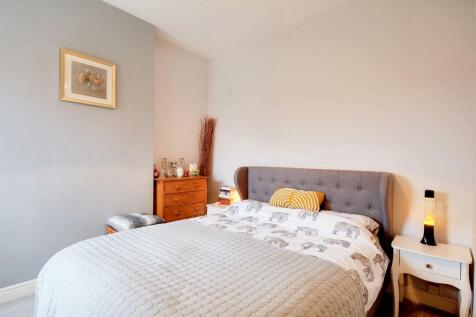 Bedroom 1_1.jpeg
