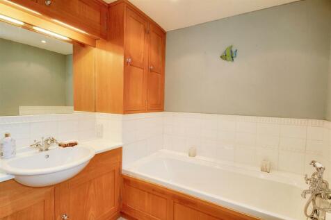 Bathroom_2.jpeg