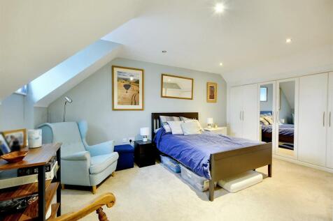 Bedroom 1_2.jpeg