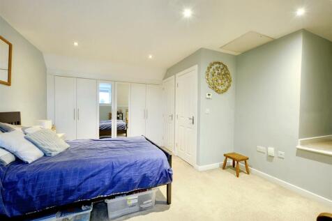 Bedroom 1_3.jpeg