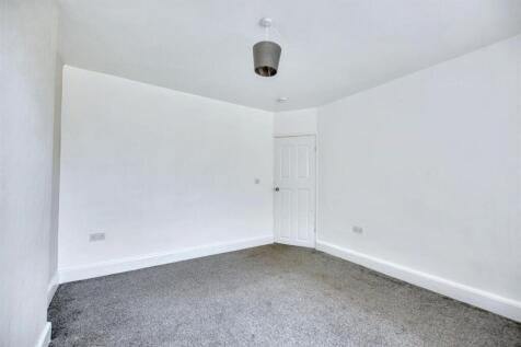 Bedroom 1_2.jpeg