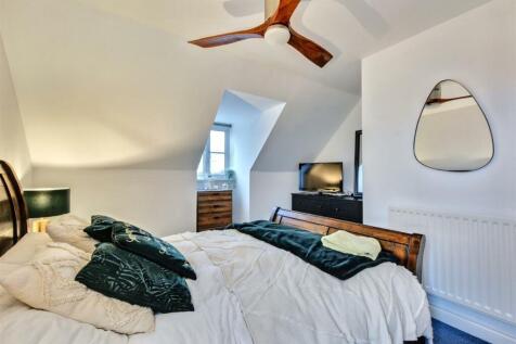 Bedroom 1_2.jpeg