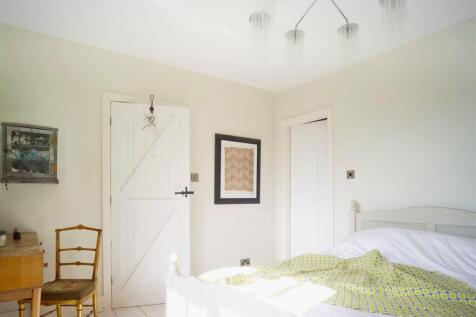 Bedroom 1_2.jpeg