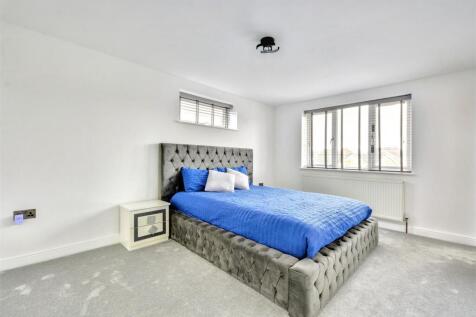 Bedroom 1_2.jpeg