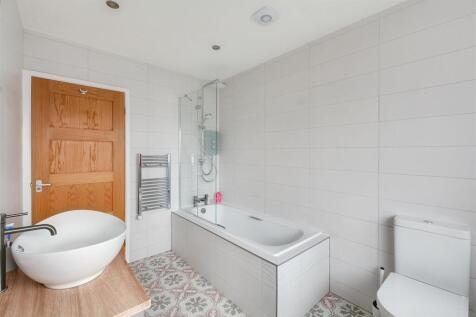 DSC_3098bathroom.jpeg