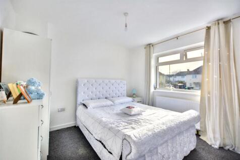 Bedroom 1_1.jpeg