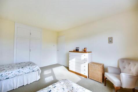 Bedroom 1_2.jpeg