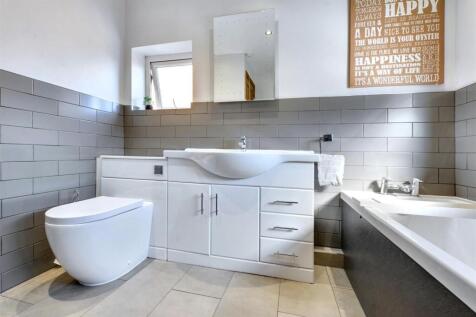 Bathroom_2.jpeg
