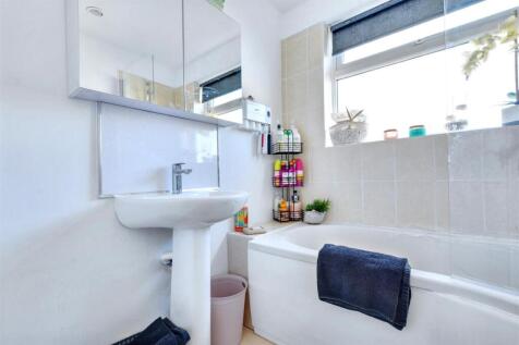 Bathroom_2.jpeg