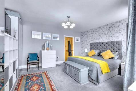 Bedroom 1_2.jpeg