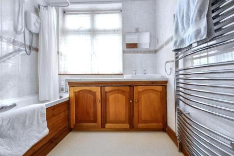 Bathroom_2.jpeg