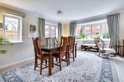 Dining Area_1.jpeg