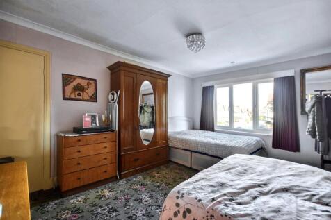 Bedroom 1_2.jpeg