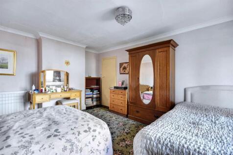 Bedroom 1_3.jpeg