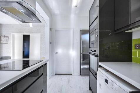 Kitchen_2.jpeg
