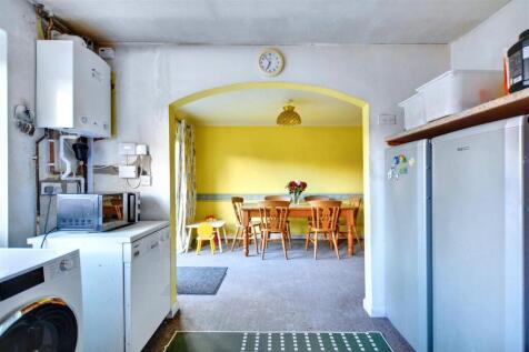 Kitchen_2.jpeg