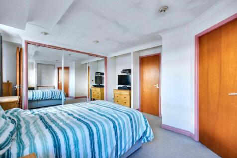 Bedroom 1_2.jpeg
