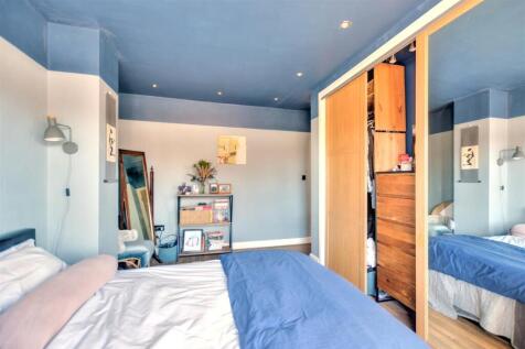 Bedroom 1_2.jpeg