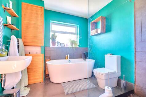Upstairs Bathroom.jpeg