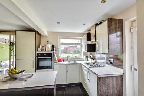 Kitchen_2.jpeg