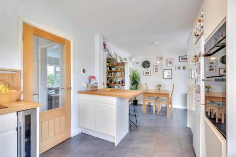 Kitchen_1.jpeg