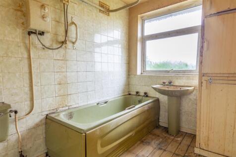 Bathroom DSC_8044-HDR copy.jpg