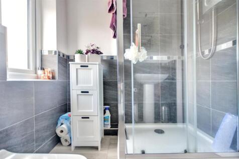 Bathroom_2.jpeg