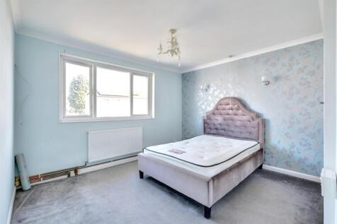 Bedroom 1_1.jpeg