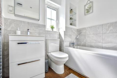 Bathroom_2.jpeg