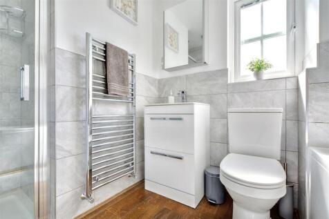 Bathroom_3.jpeg