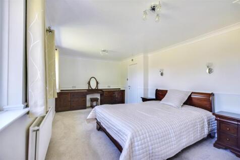 Bedroom 1_1.jpeg