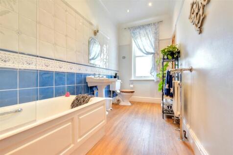 Bathroom_1.jpeg
