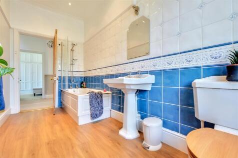Bathroom_2.jpeg