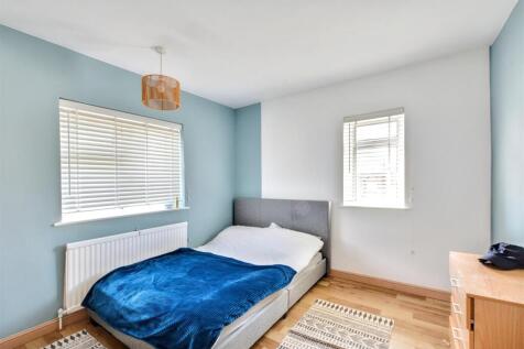 Bedroom 1_1.jpeg