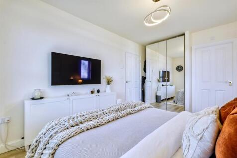 Bedroom 1_3.jpeg