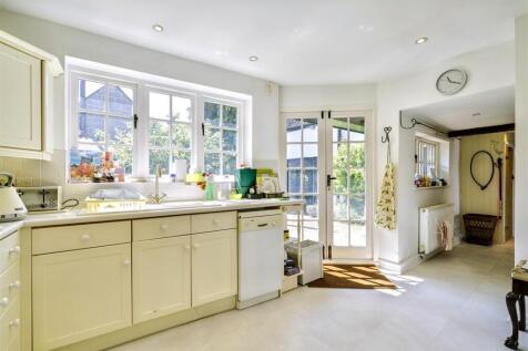 Kitchen 1_2.jpeg