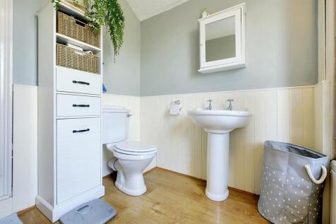 Bathroom_2.jpeg