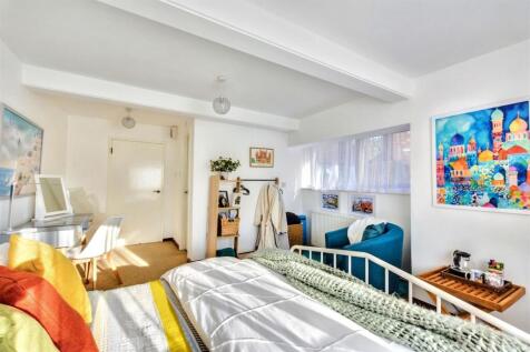 Bedroom 1_3.jpeg