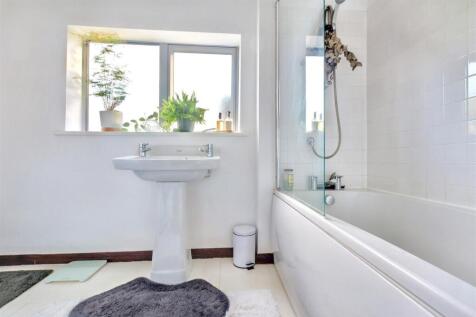 Bathroom_1.jpeg