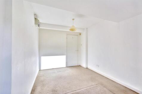 Ground Floor Bedroom 1_2.jpeg