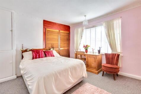Bedroom 1_1.jpeg